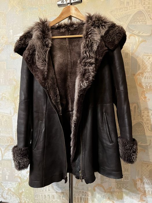 Натуральная меховая женская дубленка,коричневого цвета.Размер L