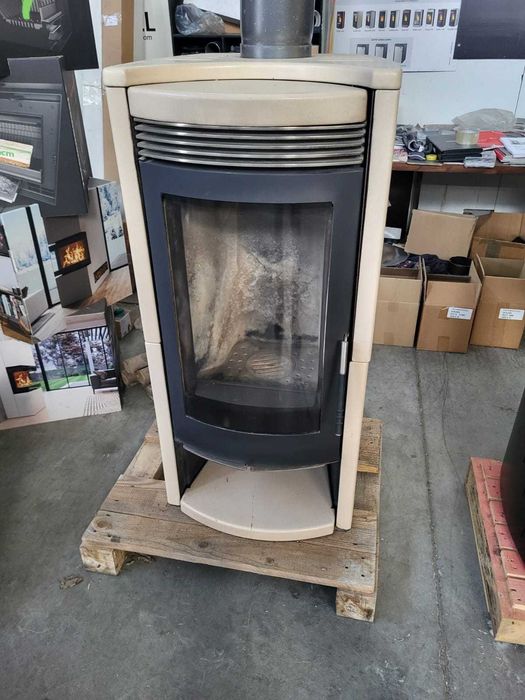 Piecyk piec kominek na drzewo Włoskiej firmy - 7 kW używany