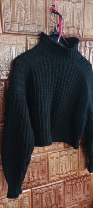 Czarny gruby włóczkowy swetr golf ciepły H&M rozmiar S.