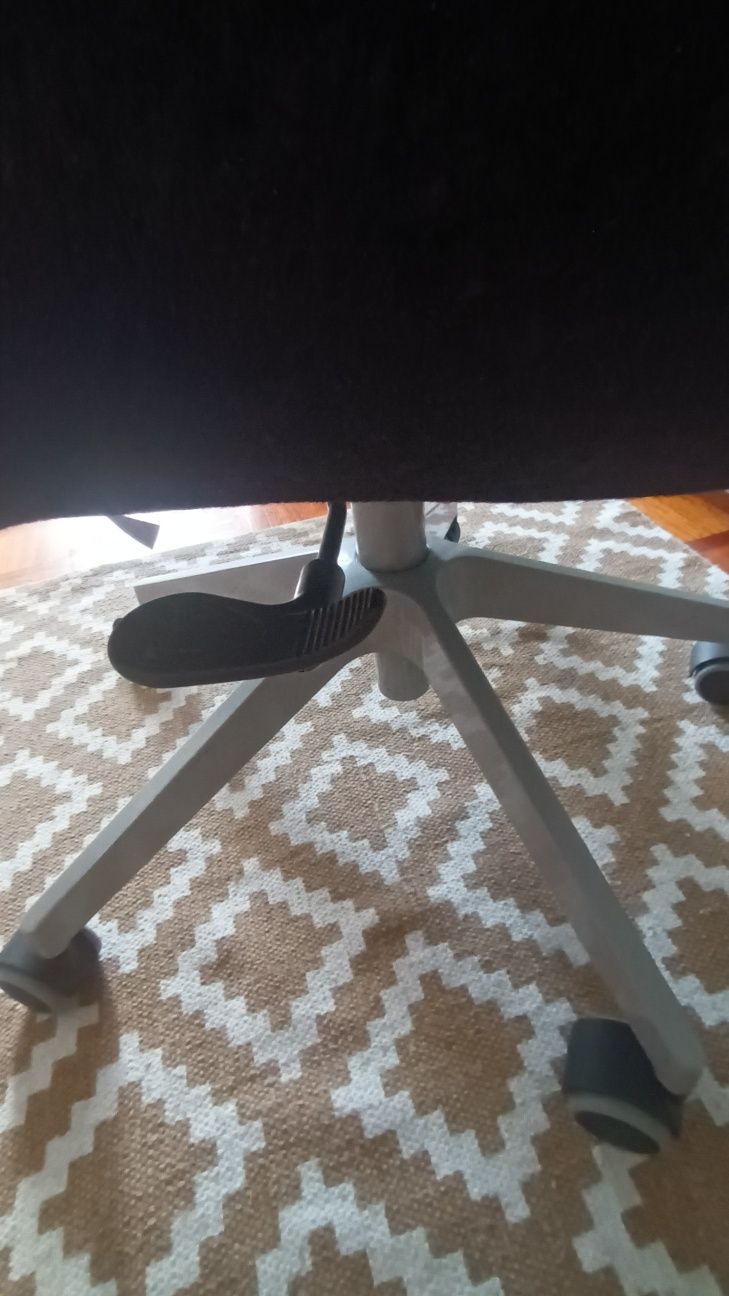 Cadeira giratória  IKEA PATRIK cinza escura