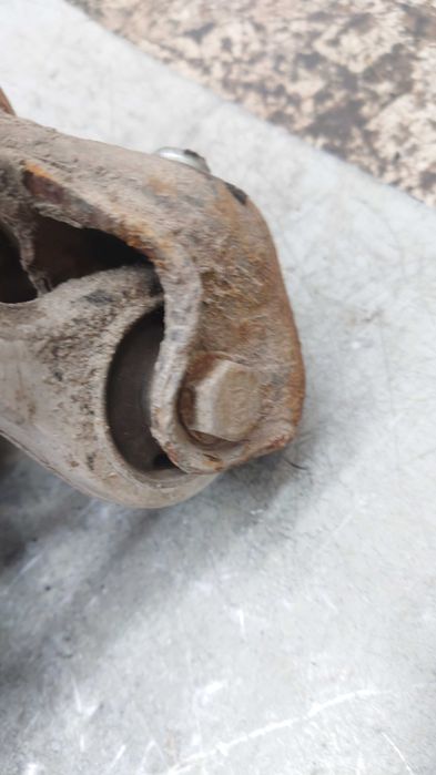 VW Audi A4 B5 Passat B5 Amortyzator Mocowanie Wspornik Prawy Przód