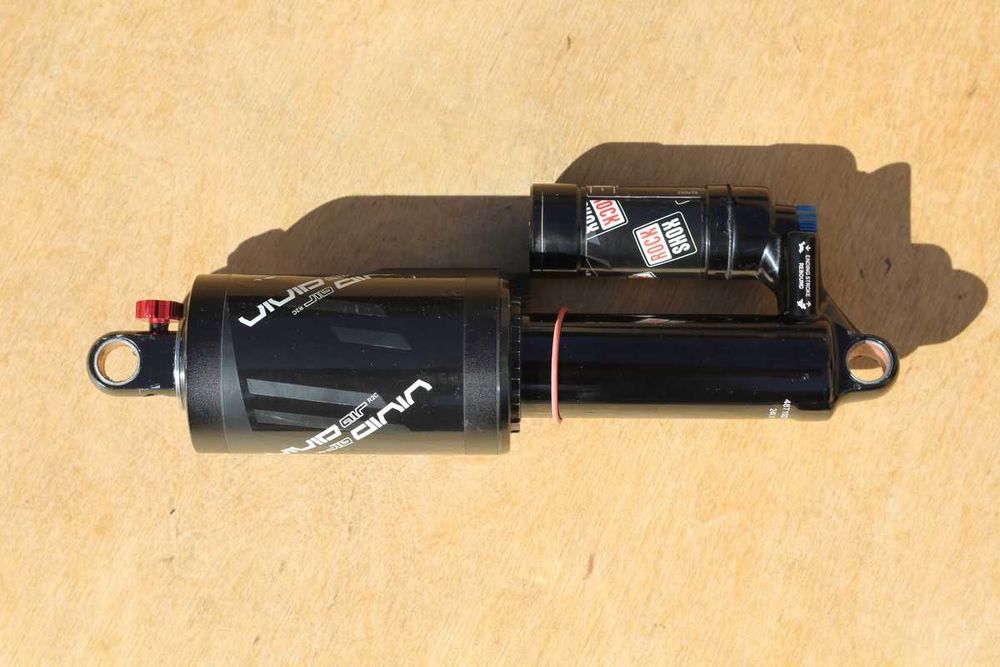 Аморт: RockShox VIVID AIR R2C (240х76mm)