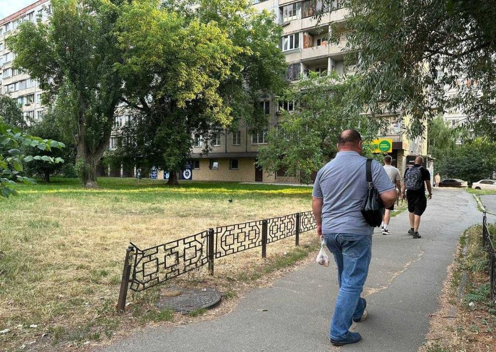 Аптека-Пиво-Квіти-Магазин-Послуги(52м.кв) Миколая Руденка