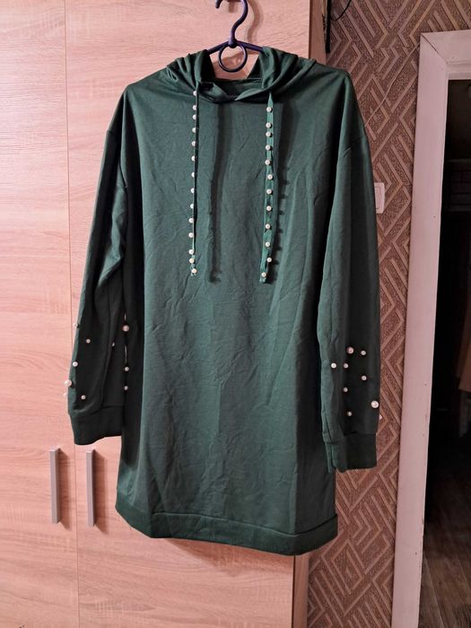 Продам Тунічку зеленого кольору 44-46 р,  з бусінками, до нового року
