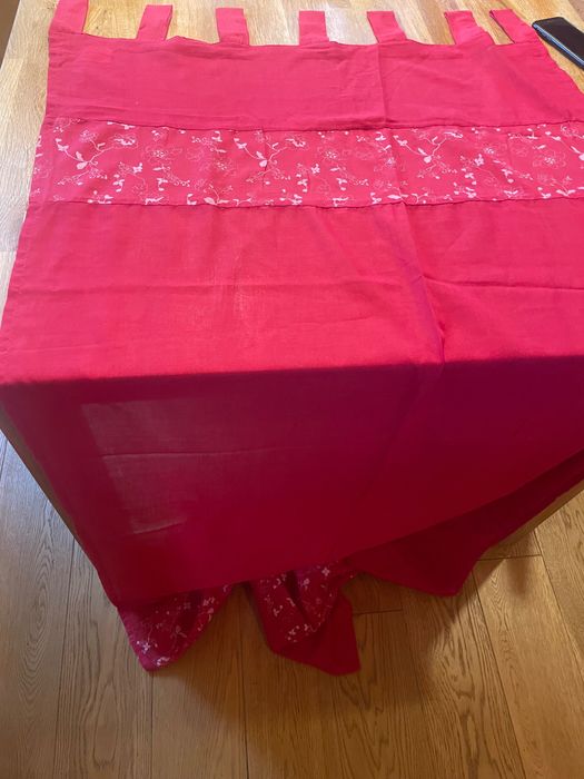 Firanki- zasłonki cienkie z delikatnym wzorem w góry