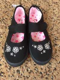 Зручні  туфельки для дівчинки
