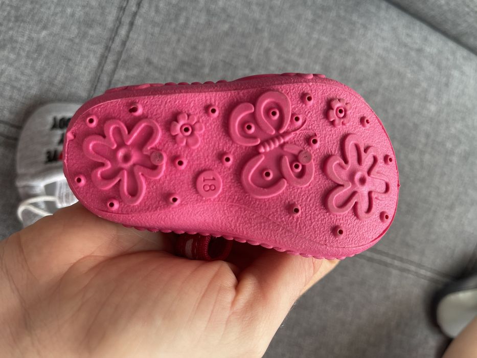 Босоніжки для дівчинки ,капці унісекс