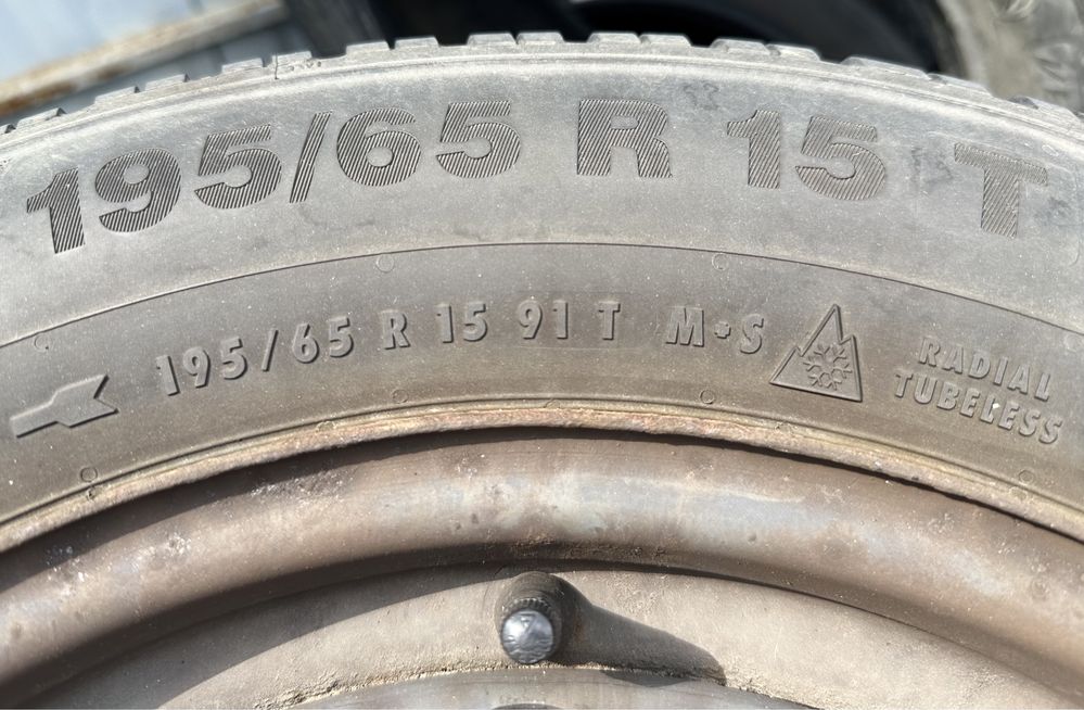 Резина шини з дисками металевими 195/65 R15 91T m+s Continental Winter