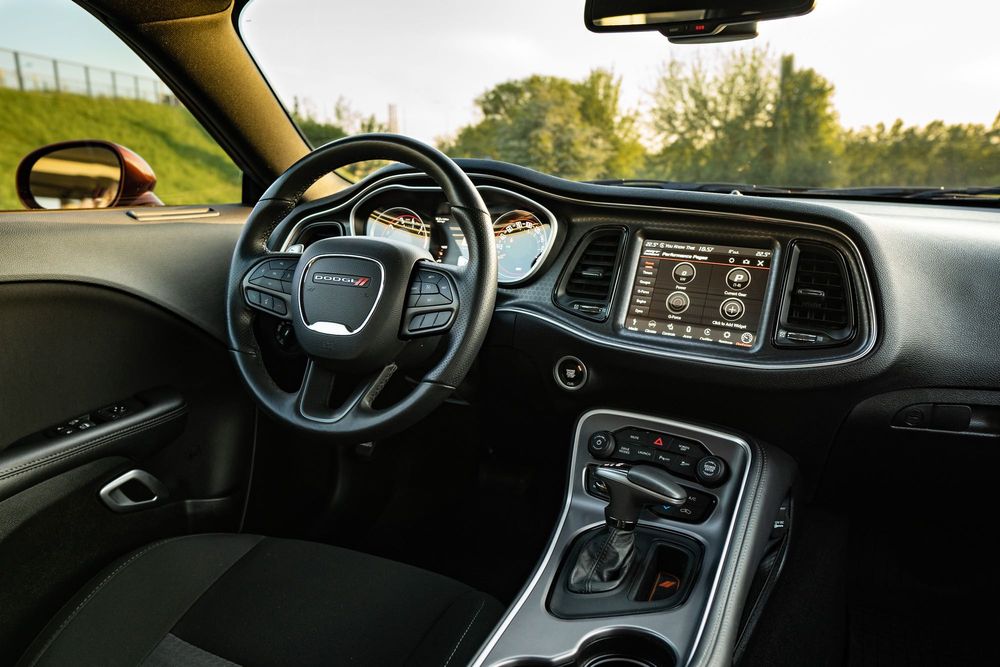 Wynajem Dodge Challenger 6.4 V8 R/T Scat Pack