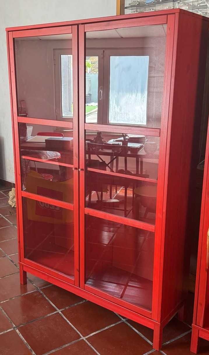 Estante em pinho c/portas de vidro, vermelho