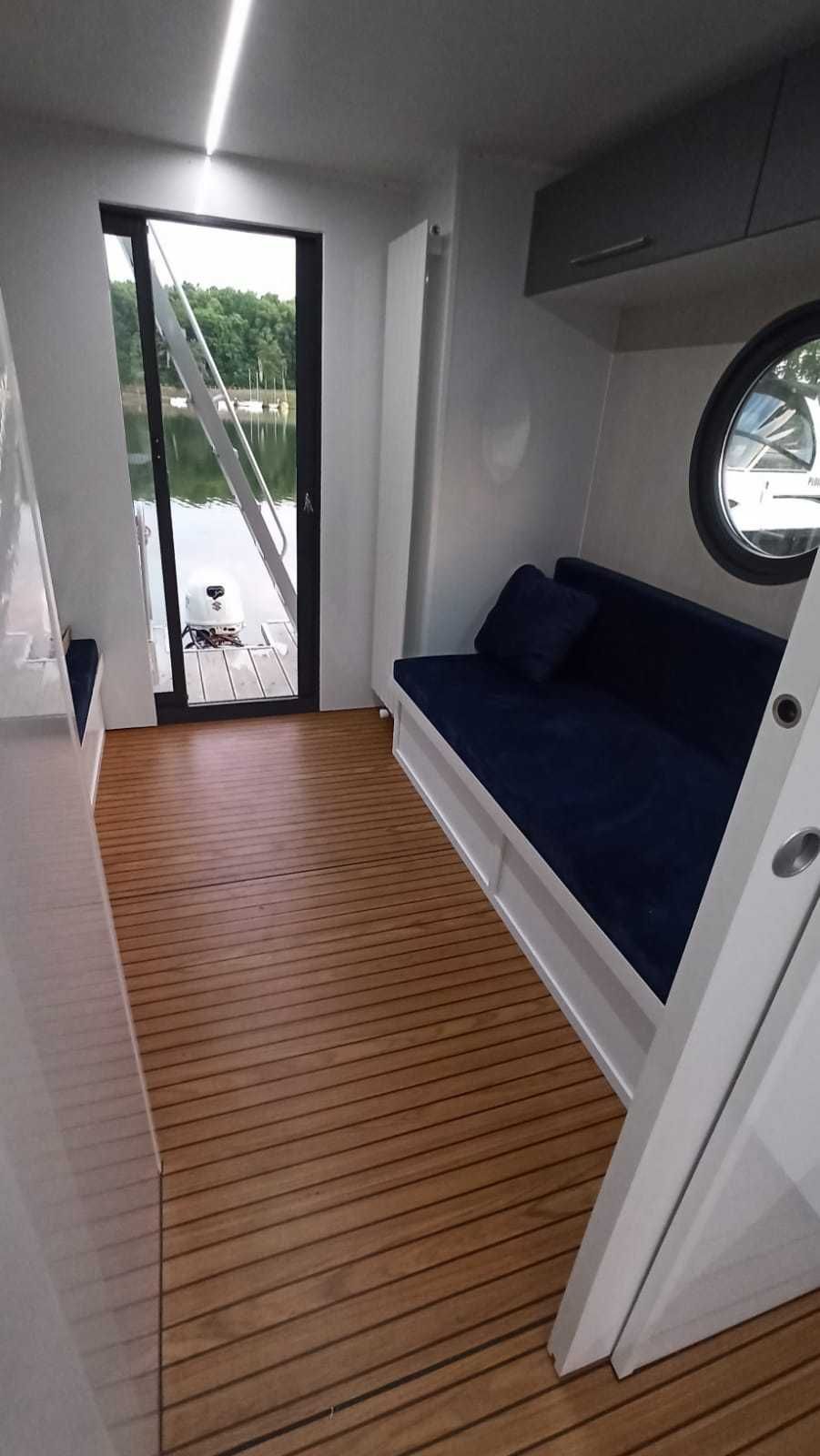 HOUSEBOATY, DOMKI nad jeziorem z silnikiem + deska SUP