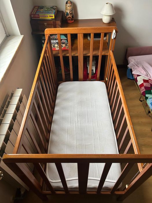 Cama de grades e colchão