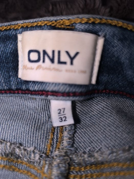 Скині джинси синього кольору