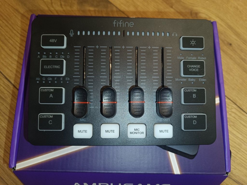 FIFINE Mikser audio do gier do przesyłania strumieniowego RGB PC
