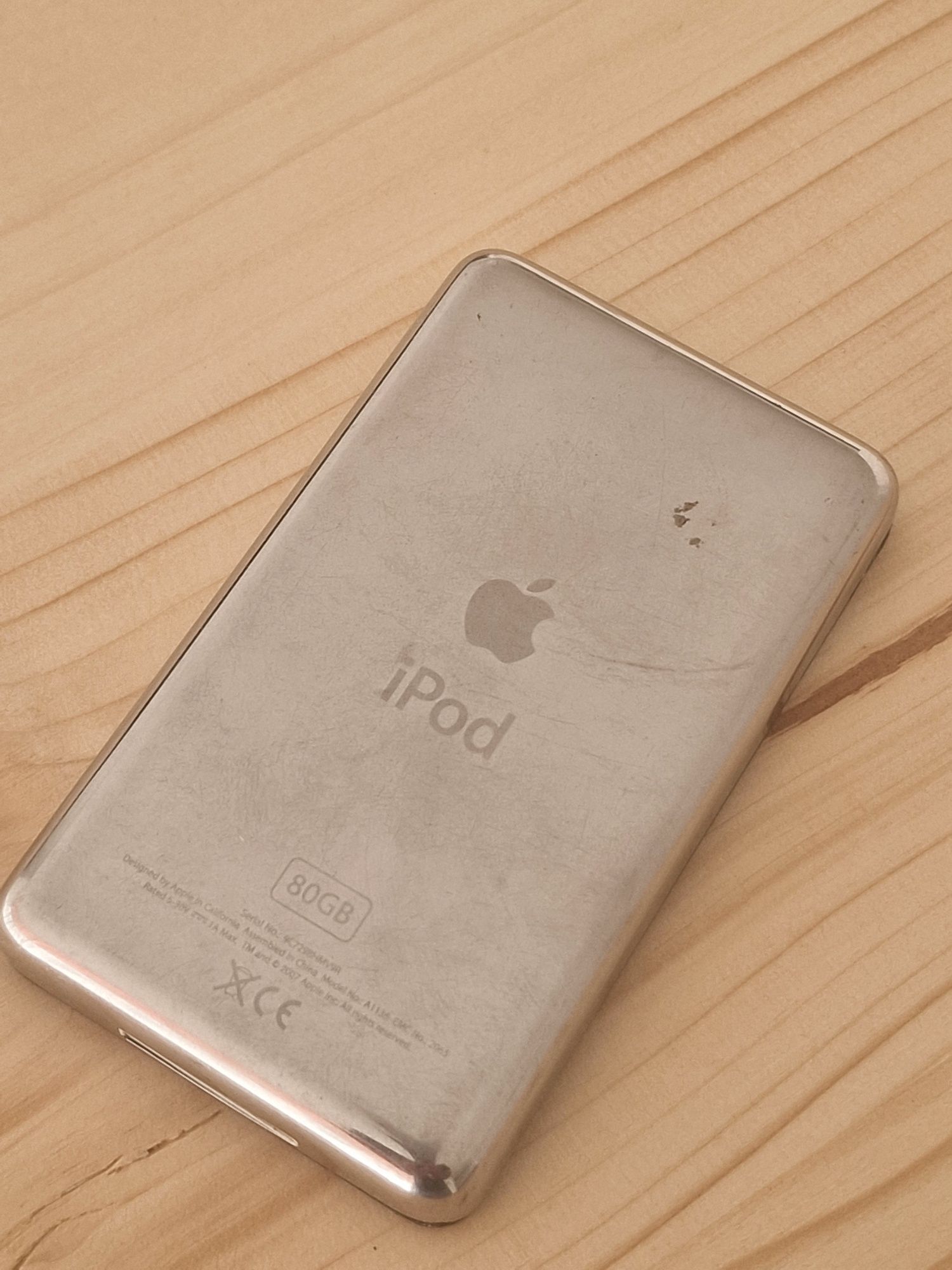 iPod antigo (ver fotos)