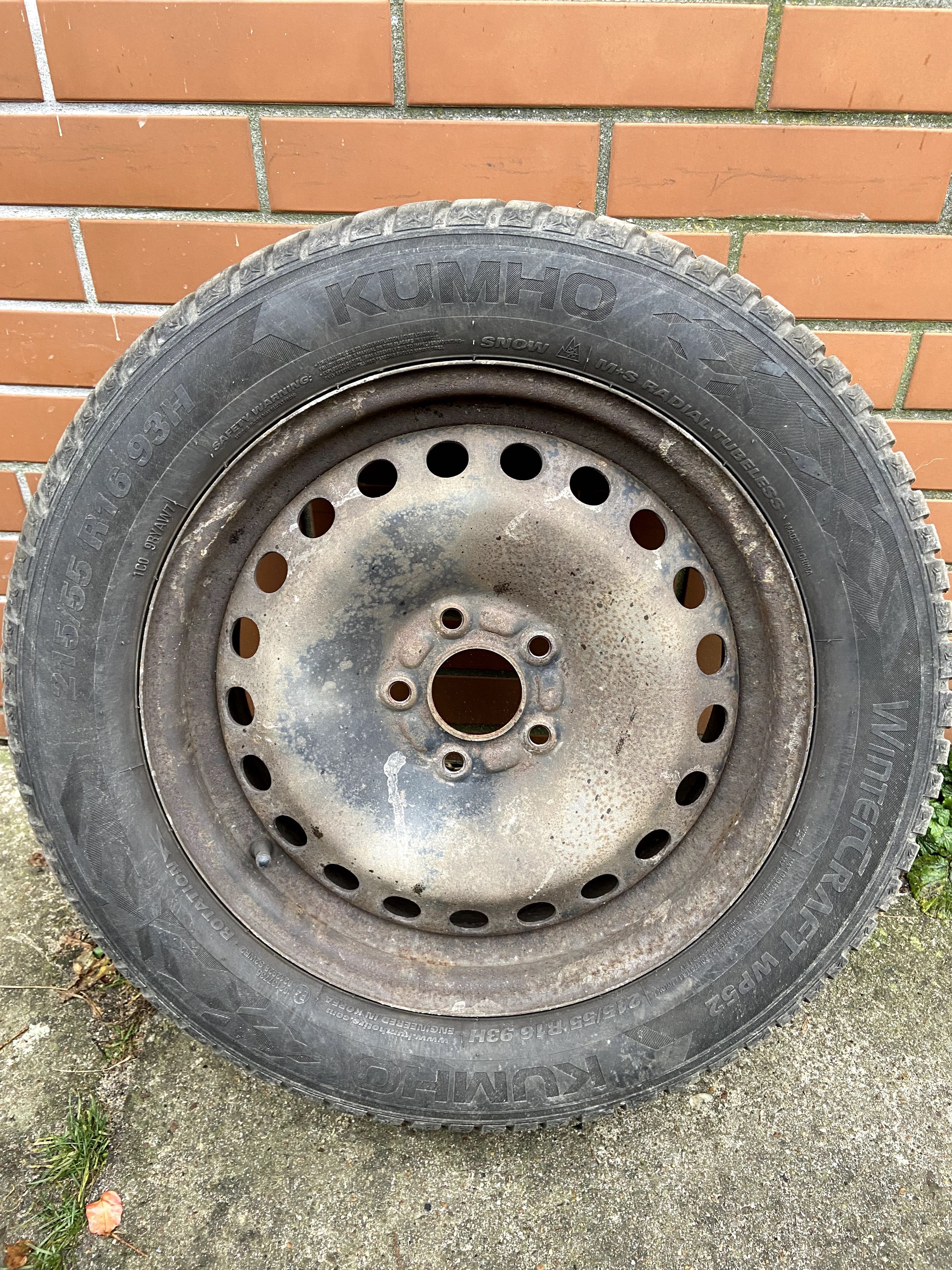 215 x 55 x 16    4 szt. Opony Zimowe Kumho z felgami stalowymi
