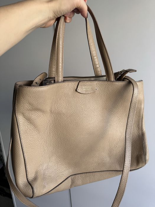 Mala de couro Arezzo na cor bege