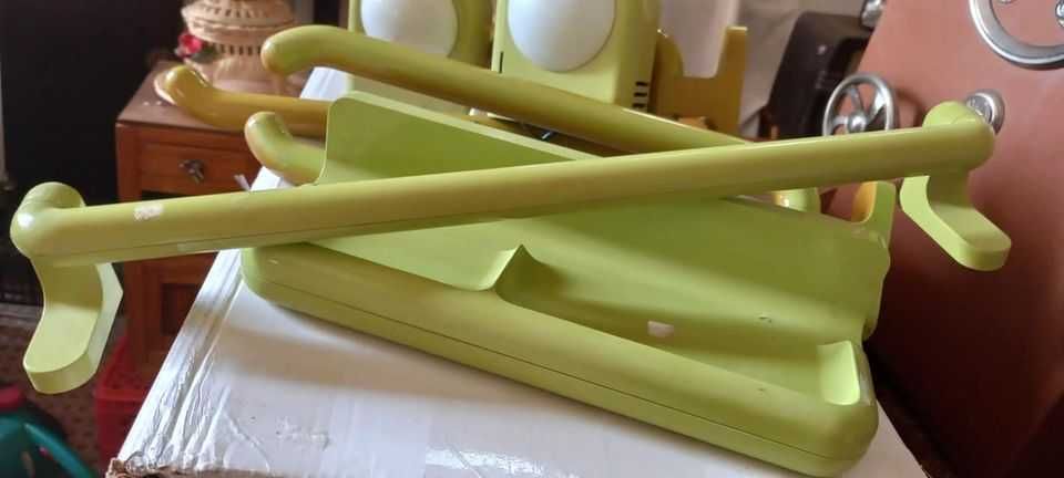 Toalheiros e sabonetewiras para casa de banho em plastico