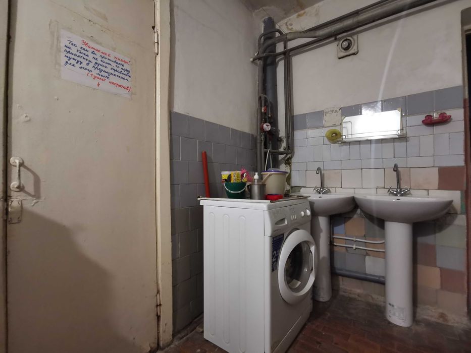 Кімната з ремонтом біля ТРЦ Голлівуд RD