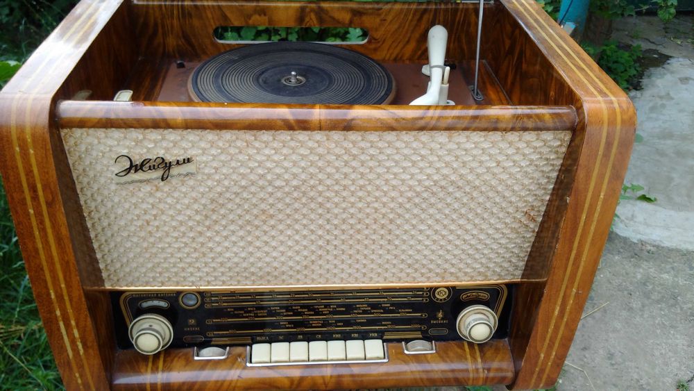 Продам лампову радіолу "Жигулі"