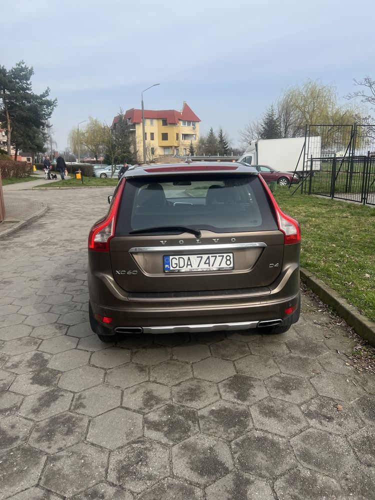 Sprzedam volvo xc60 Radary Blis dobrze wyposazony