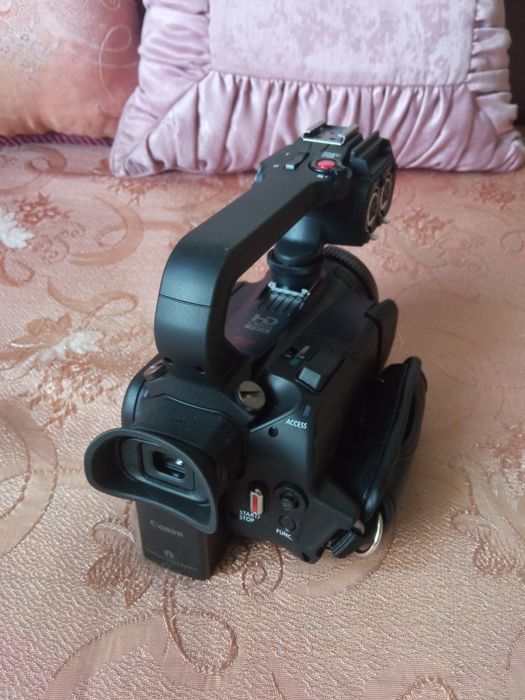 Відеокамера Canon XA20