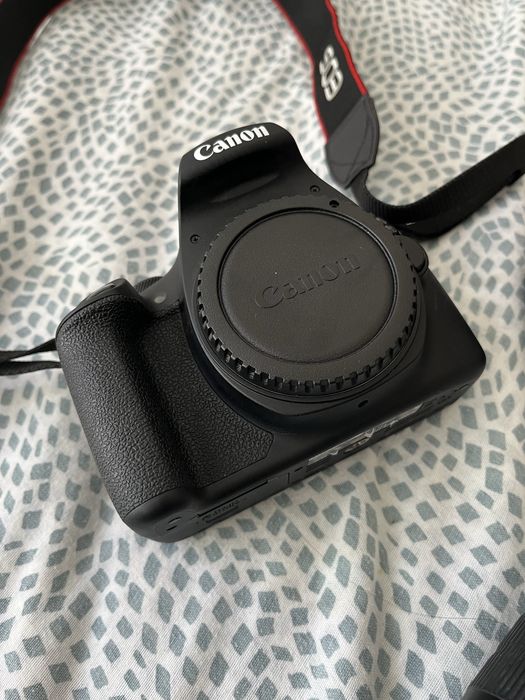Camara Canon Eos 2000D