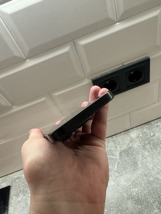 Iphone 16pro 1tb e-Sim neverlock Titanium Black