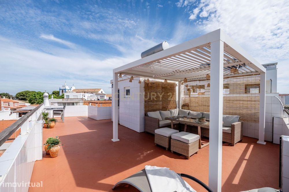 Moradia c/ 2 apartamentos e terraço no topo, vista deslumbrante sobre