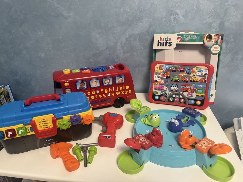 Розвиваючі грашки автобус, планшет