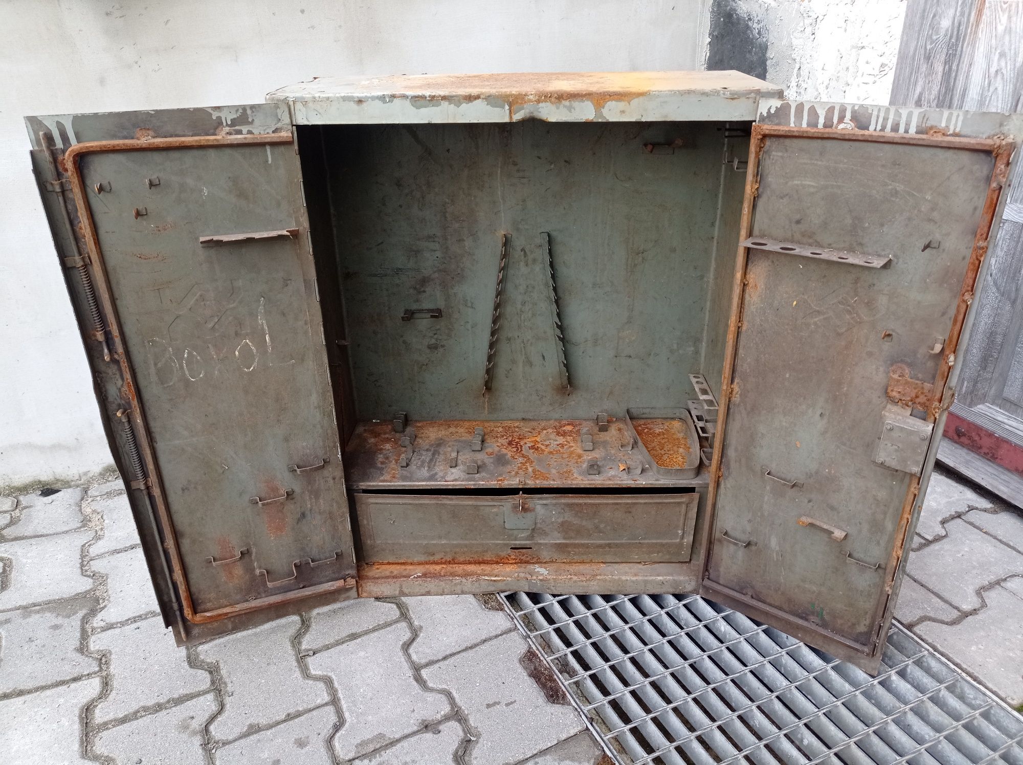 Szafka narzędziowa metalowa prl. Bhp