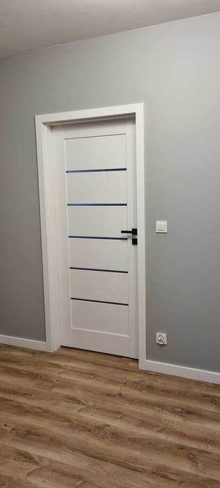 Drzwi wewnętrzne 80 Basic Fragola prawe + ościeżnica 100-140