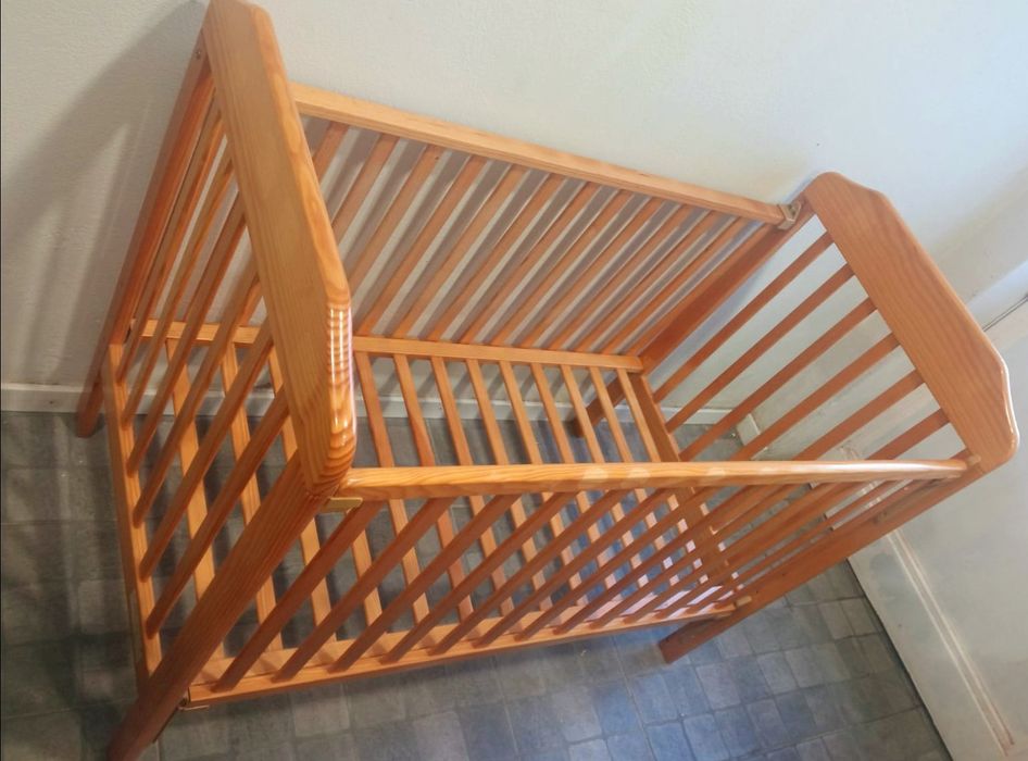 Berço de Madeira Natural - Seguro e em Excelente Estado