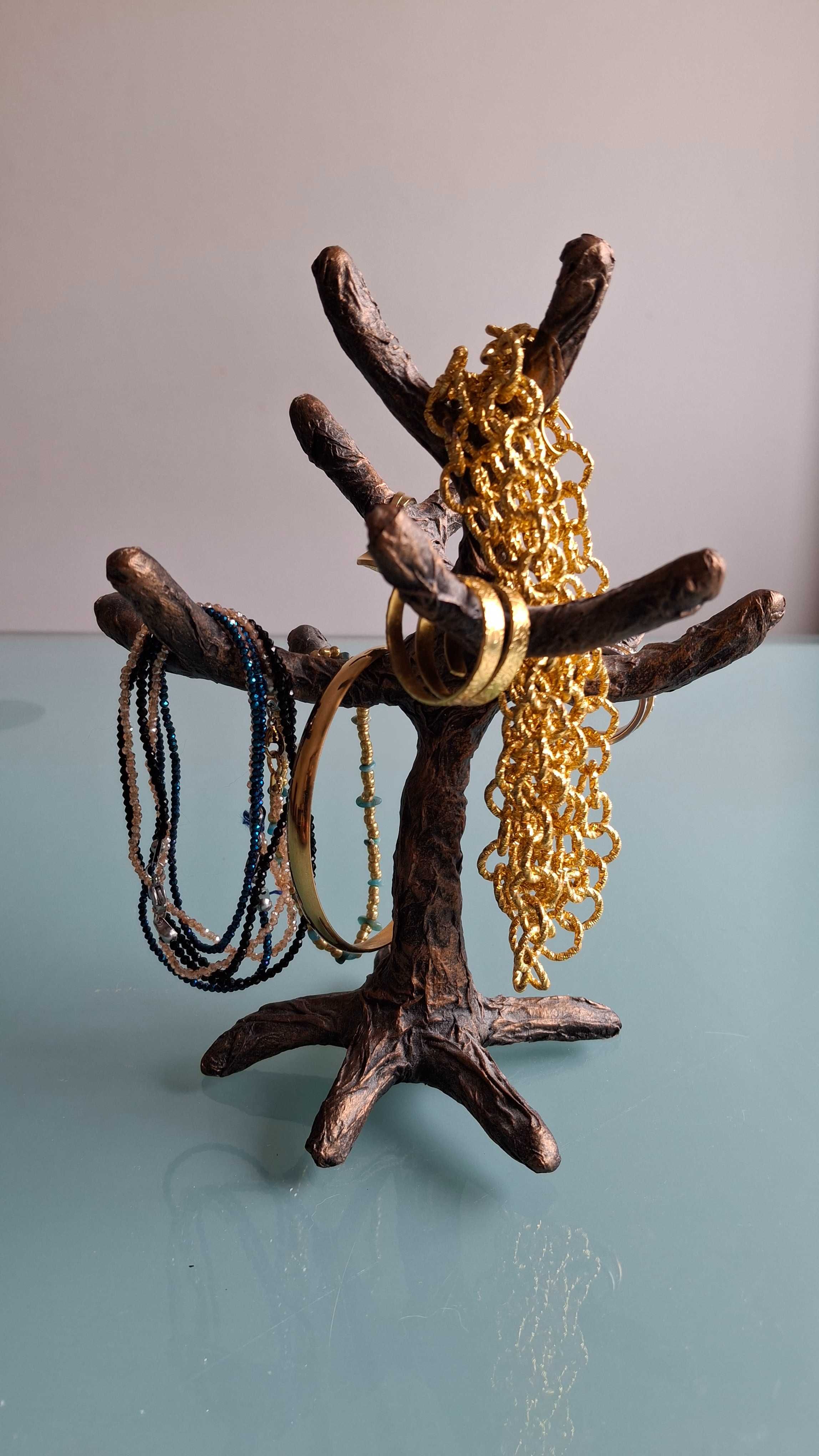 Expositor de bijuteria artesanal