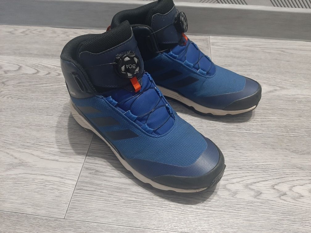Ботинки Кросовки Adidas 39