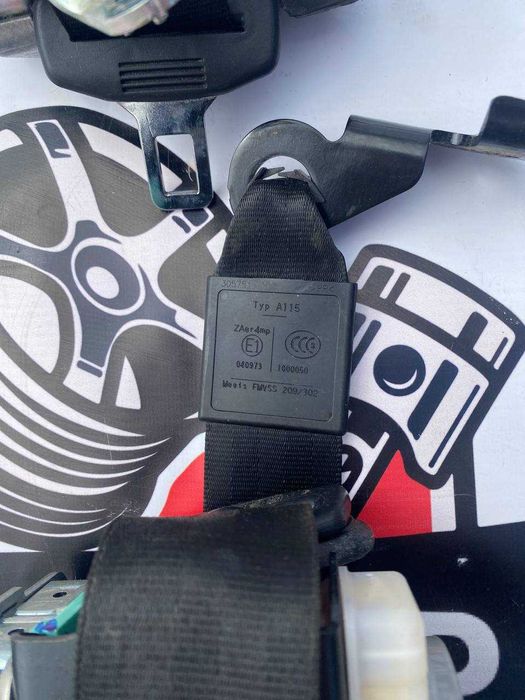 Ремні безпеки перед Ауді Q5 правий 8A0857732 лівий 8R1857705J