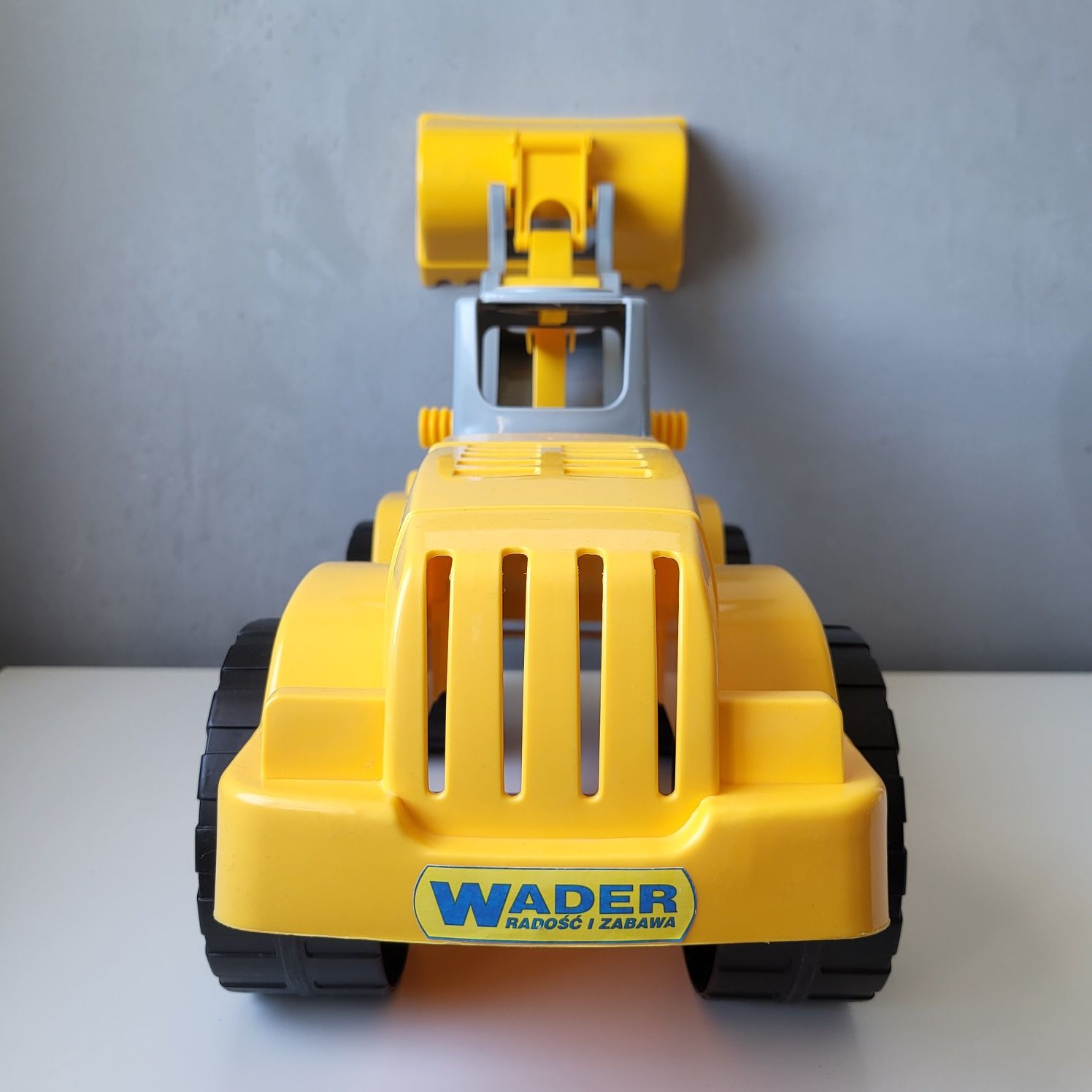 Duży traktor-ładowarka Wader