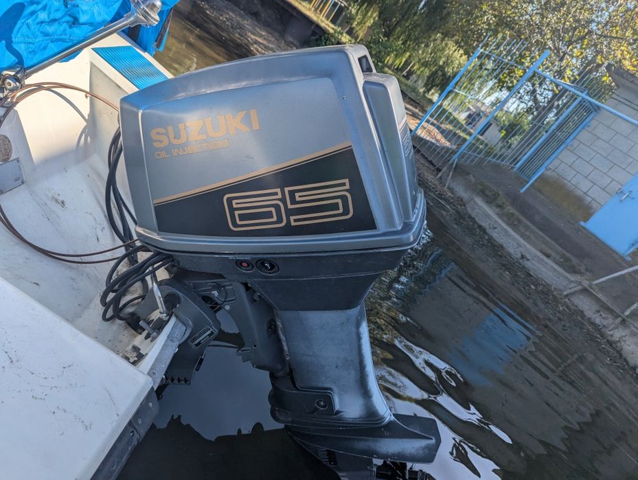 Продам Італійський пластиковий катер з мотором Suzuki