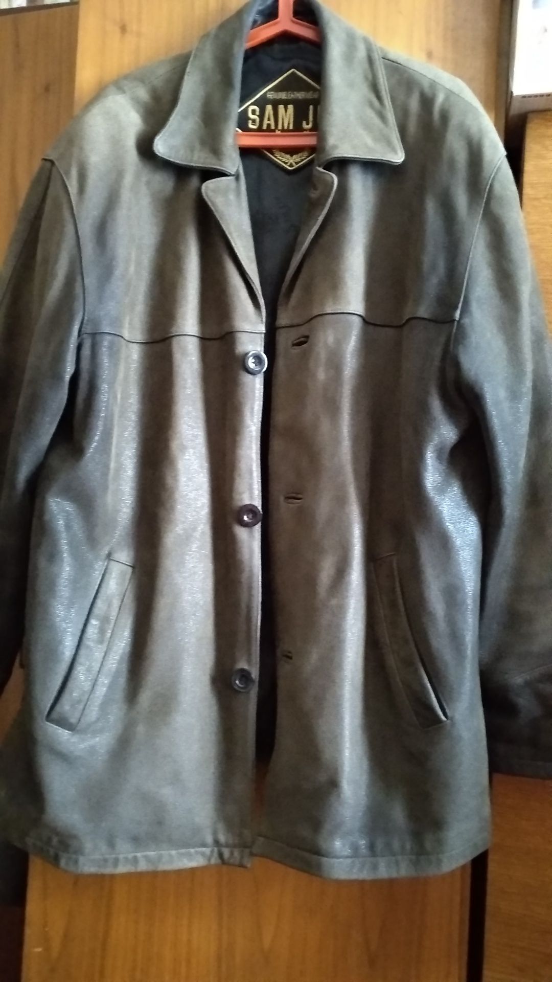 Мужская демисезонная куртка из кожи (б/у)