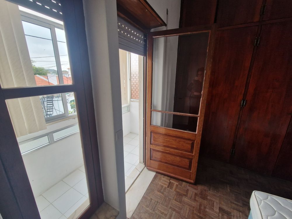 Quarto partilhado com senhor c/ contrato