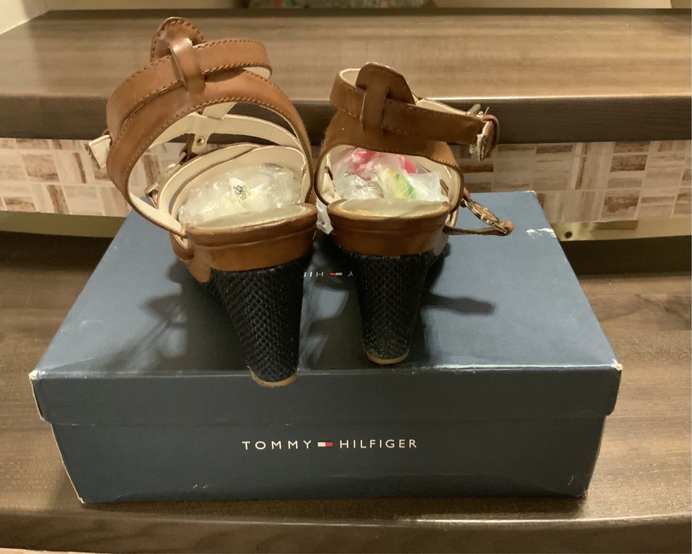 Босоножки на танкетке женские Tommy Hilfiger размер 41