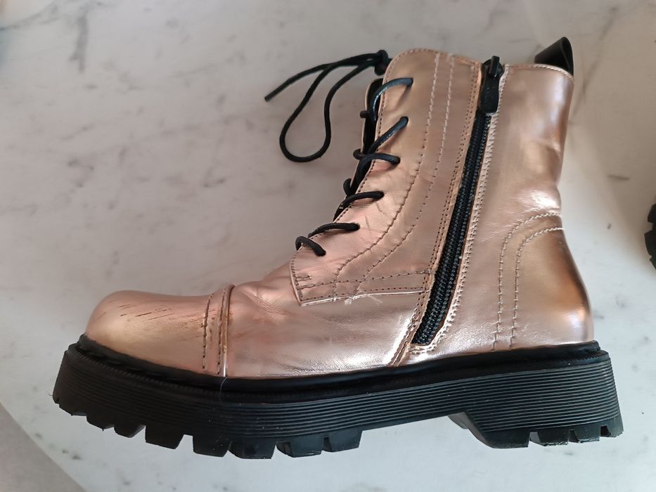 Buty dziewczęce kozaki trapery DeeZee rozmiar 35 złote glany