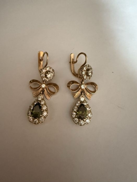 Продам золотые сережки