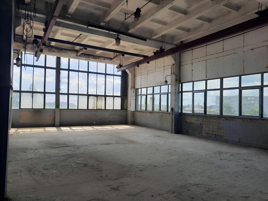 Склад 215м2 с кран-балкой и грузовым лифтом