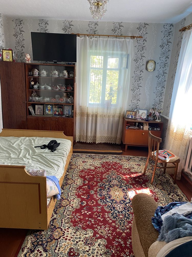 Продам будинок з приватизованою землею у черті міста