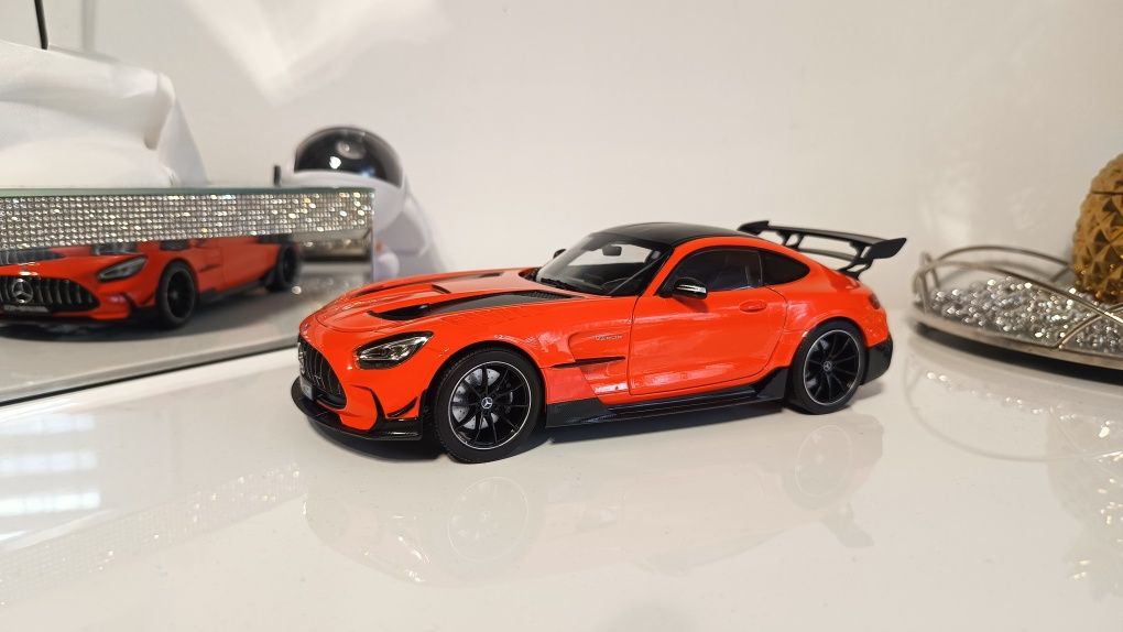 Model AMG GT Black series 1:18