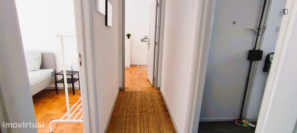 Quarto - localizado em Amadora Lisbon