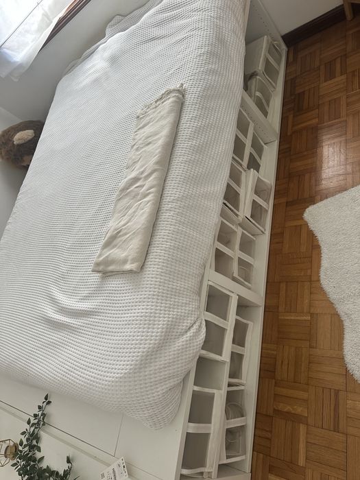 Cama c/arrumacao IKEA c/colchao
