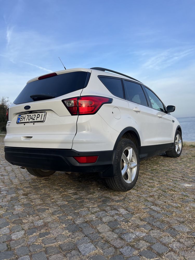 Ford Escape 2.5 2018 год SUPER STAN