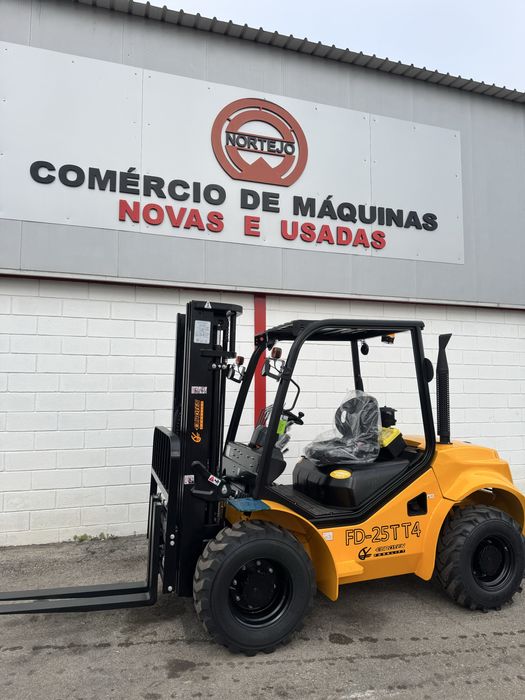 Empilhador Euroyen FD25TT4 (diesel) 2,5Ton 4x4